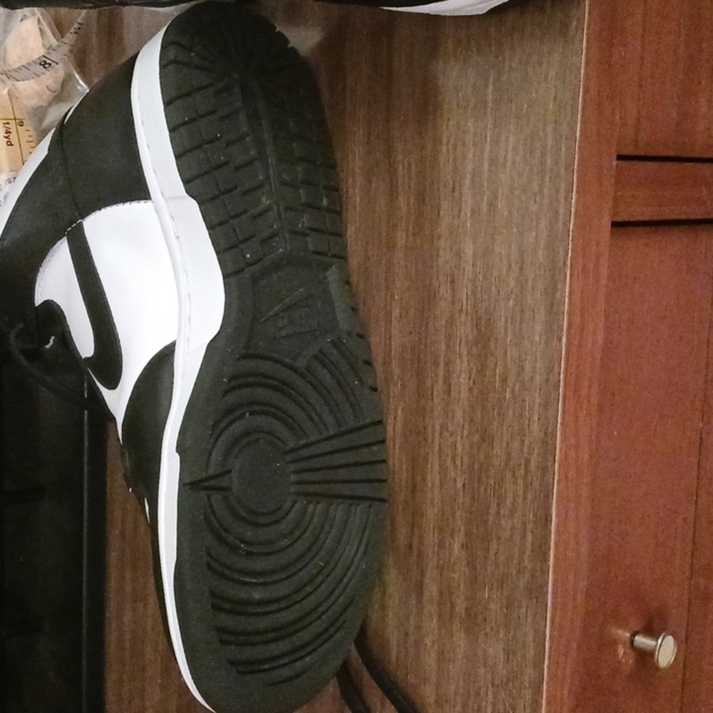 Nike - Picture 3 of 4